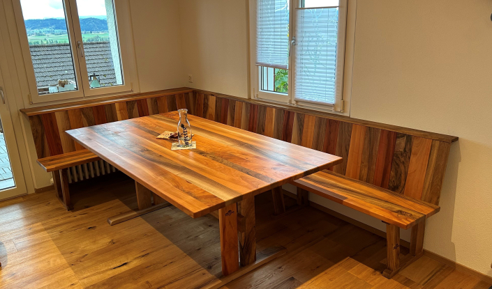 Tisch mit Eckbank aus Kundenholz 09.26 Wauwil